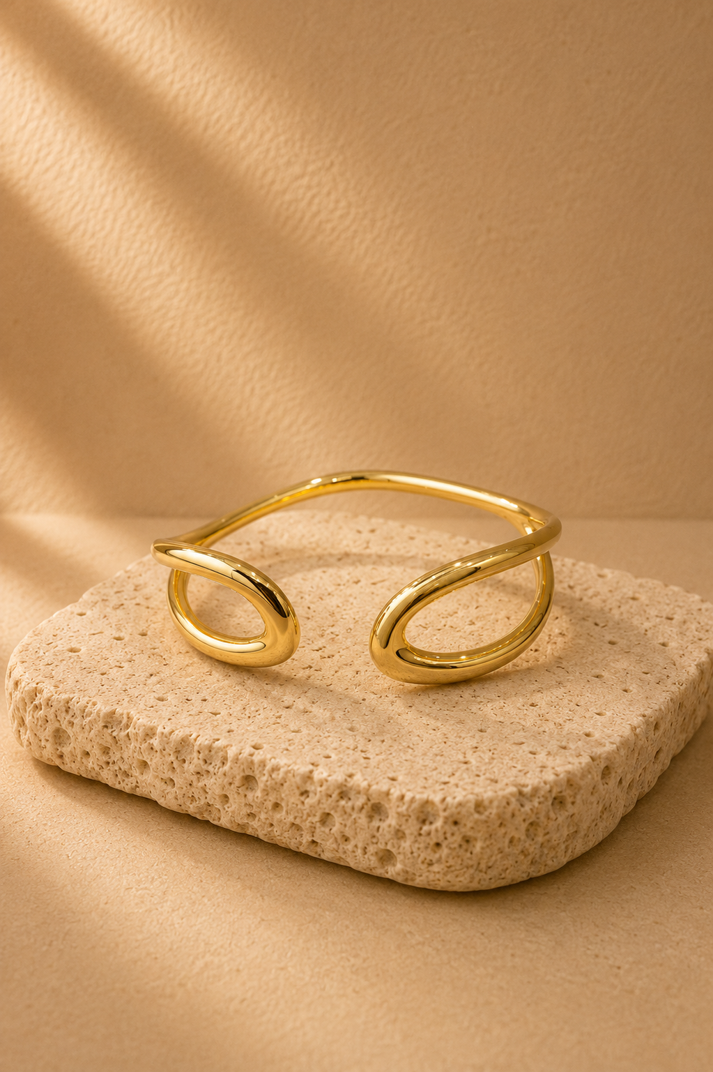 Elara Sculpted Bangle