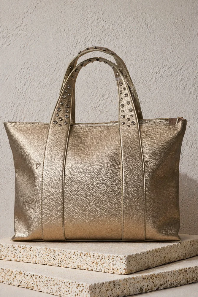 Aurelia Carryall