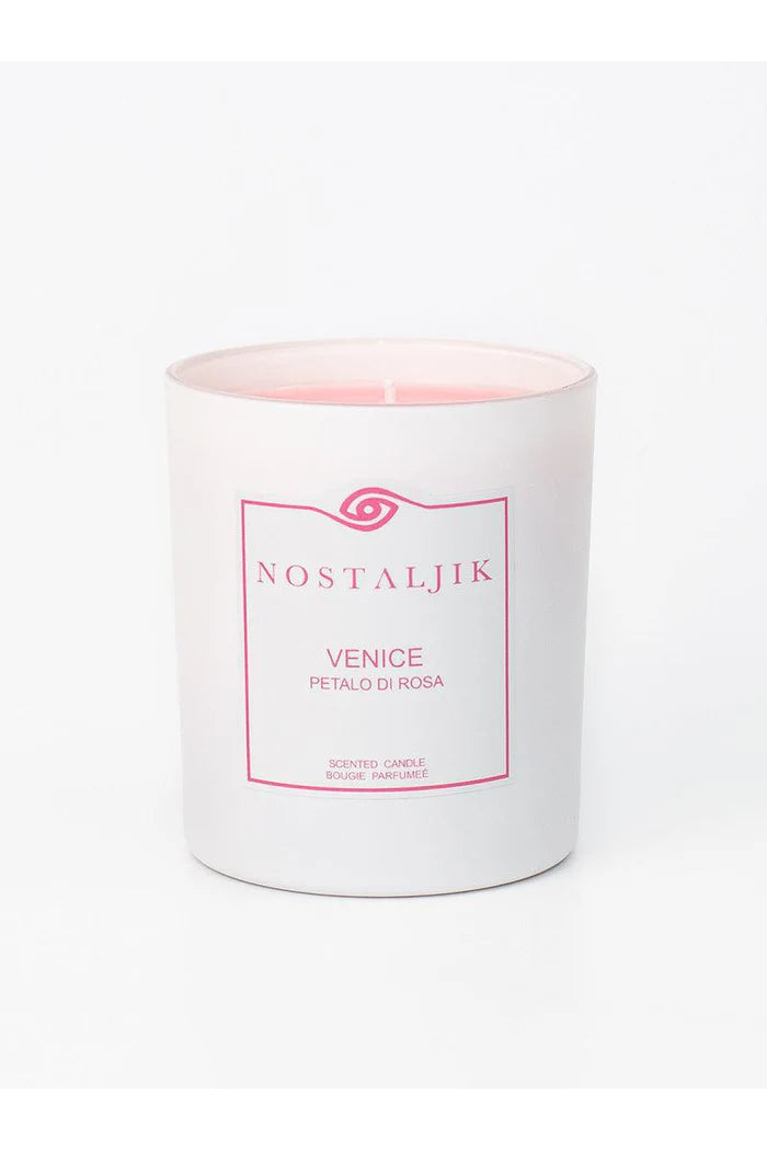 Venice Petalo di Rosa candle in a glass vessel